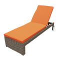 Ao ar livre do Rattan Chaise Lounge com rodas perna